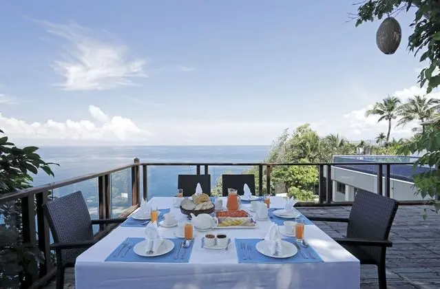 6-Bedroom Villa
