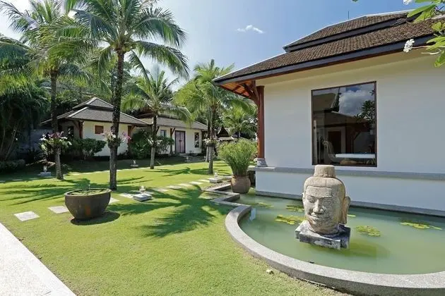 6-Bedroom Villa