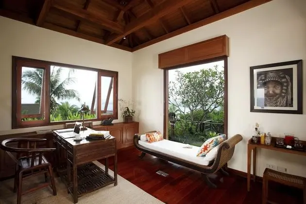6-Bedroom Villa
