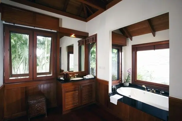 6-Bedroom Villa