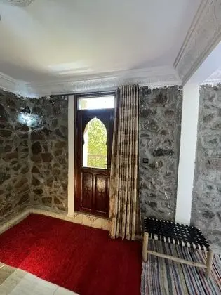 Panoramic Family Room, Balcony, Mountain View