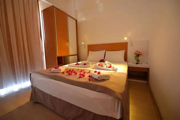 Standart Oda, Deniz veya Bahçe Manzaralı, Balkonlu