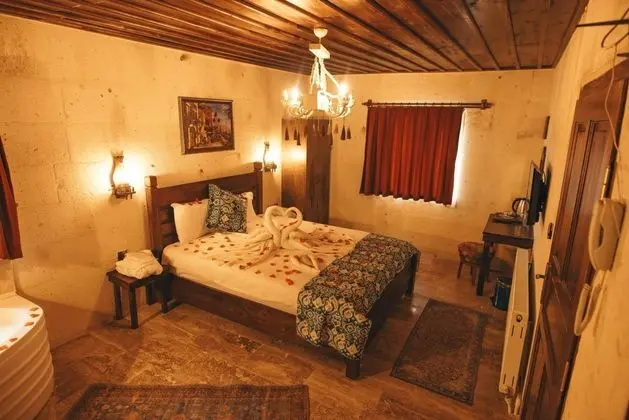 Taş Oda, Bahçe Manzaralı, Büyük Yataklı