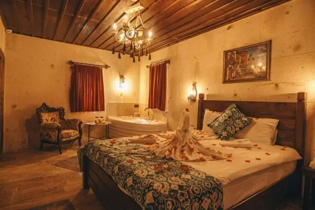 Taş Oda, Bahçe Manzaralı, Büyük Yataklı