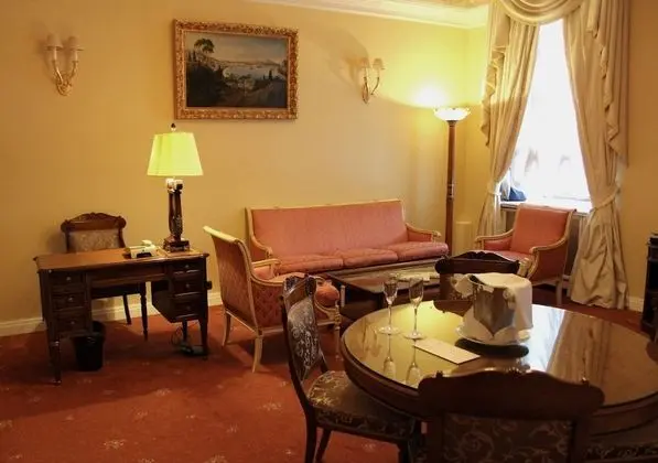 Deluxe Süit, Business Dinlenme Salonu Kullanımı