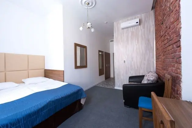 Standard Tek Büyük Yataklı Oda (with Sofa)
