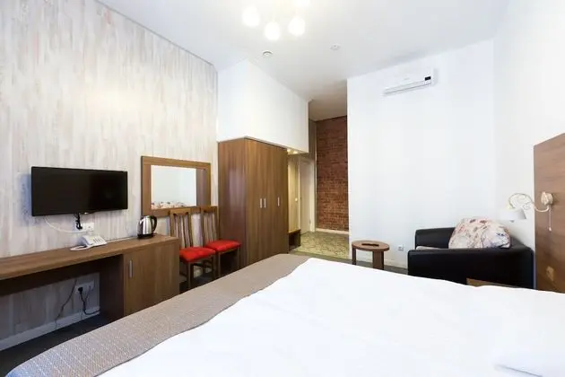Standard Tek Büyük Yataklı Oda (with Sofa)
