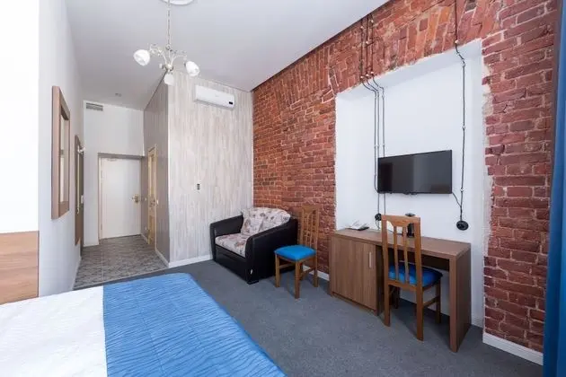 Standard Tek Büyük Yataklı Oda (with Sofa)