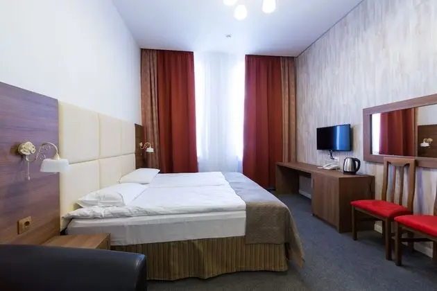 Standard Tek Büyük Yataklı Oda (with Sofa)