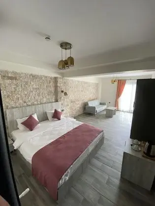 Family Üç Kişilik Oda, Havuz Manzaralı
