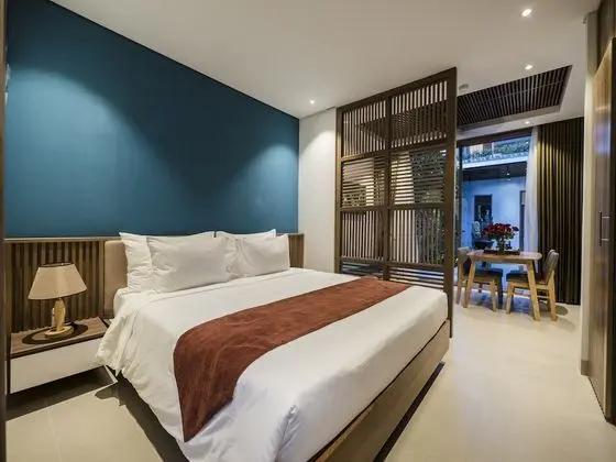 Deluxe Tek Büyük Yataklı Oda, Havuz Manzaralı
