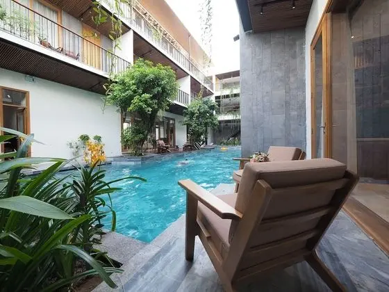 Deluxe Tek Büyük Yataklı Oda, Havuz Manzaralı