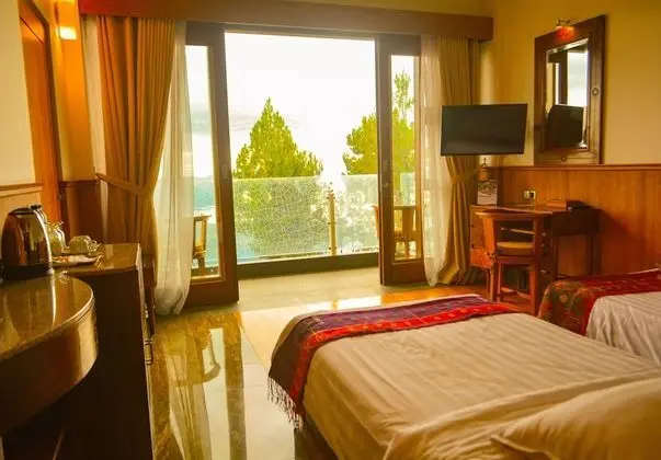Tongging Point Hotel Deluxe Double/Twin, Lake Toba View