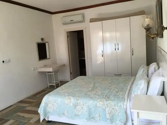 Çift Kişilik, Deniz Manzaralı