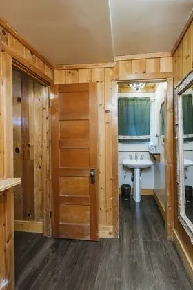 Oda (Lodge Room with Shared Bath-No Pets)