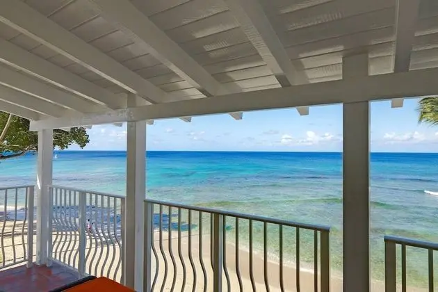 Ocean Front Room, Guest room