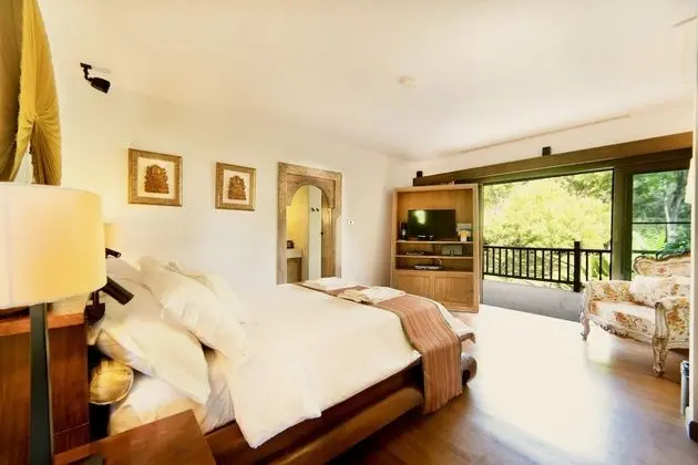 9-Bedroom Executive Pool Villa