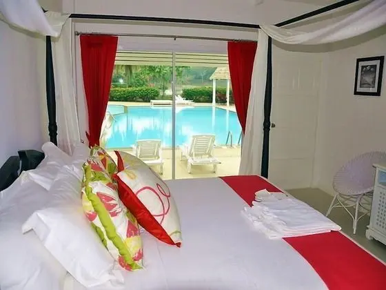 6 Bedrooms with Private Pool Villa