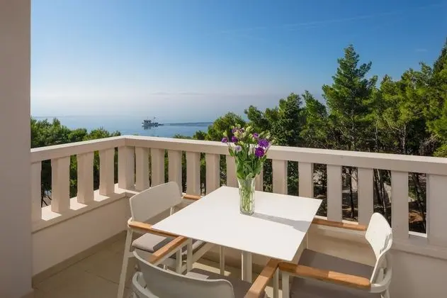 Superior Tek Büyük veya İki Ayrı Yataklı Oda, Balkon, Kısmi Deniz Manzaralı
