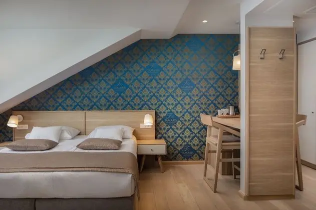 Tek Büyük veya İki Ayrı Yataklı Oda, Deniz Manzaralı (attic)