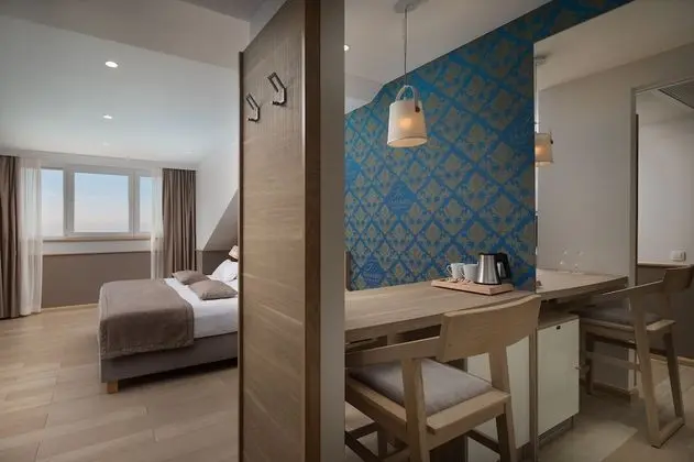 Tek Büyük veya İki Ayrı Yataklı Oda, Deniz Manzaralı (attic)