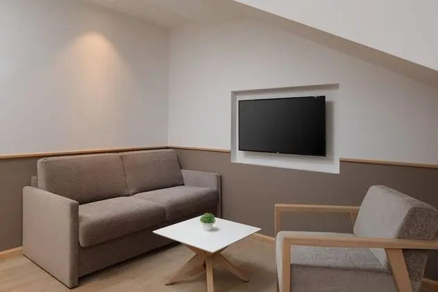 Tek Büyük veya İki Ayrı Yataklı Oda, Deniz Manzaralı (attic)
