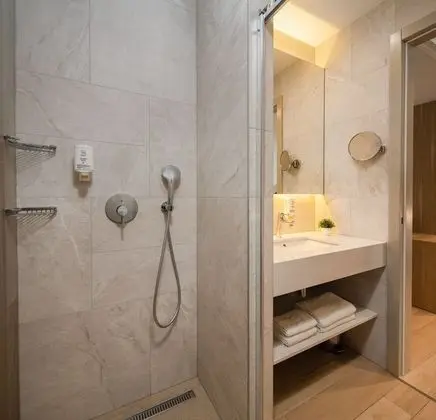 Tek Büyük veya İki Ayrı Yataklı Oda, Deniz Manzaralı (attic)