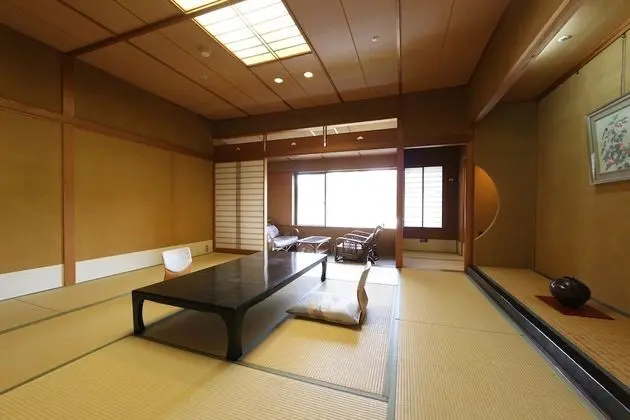 Traditional Oda, Sigara İçilmez (Japanese Style, 2 Mattress, 1 Futon)