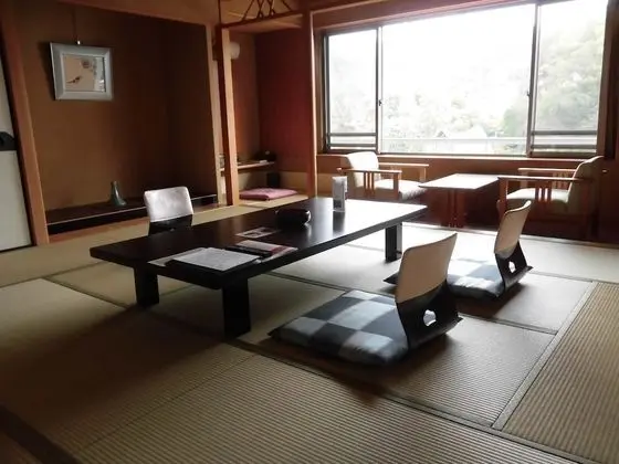 Traditional Oda, Sigara İçilmez (Japanese Style, 2 Mattress, 1 Futon)