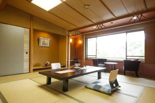 Traditional Oda, Sigara İçilmez (Japanese Style, 2 Mattress, 1 Futon)