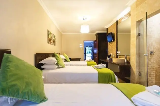 Luxury Triple single bed Room