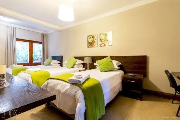 Luxury Triple single bed Room