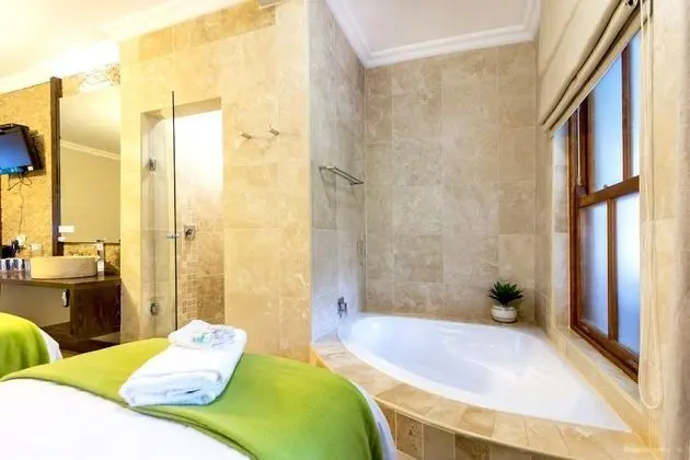 Luxury Triple single bed Room