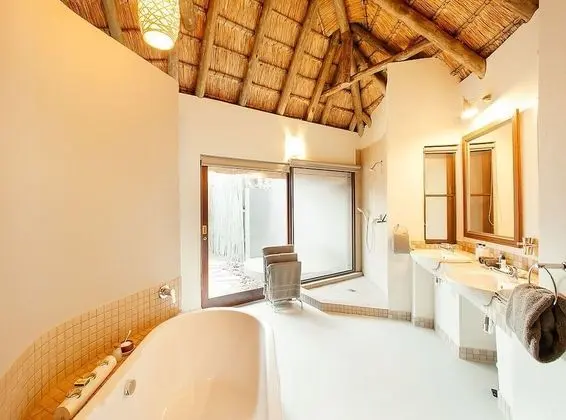 Luxury Oda