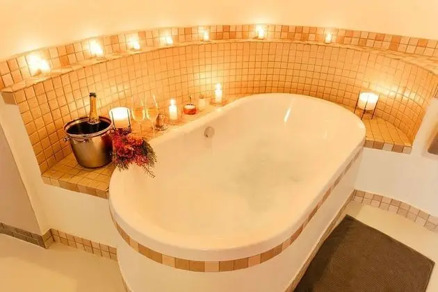 Luxury Oda
