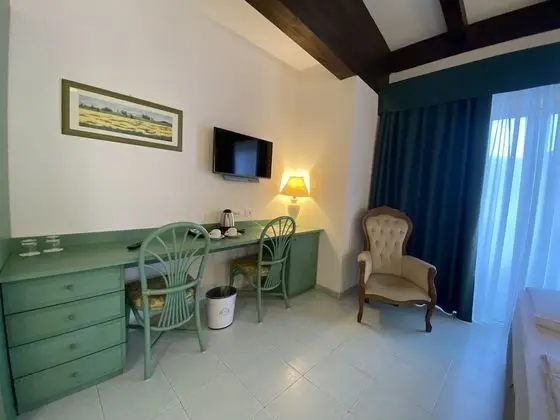 Business Tek Büyük veya İki Ayrı Yataklı Oda