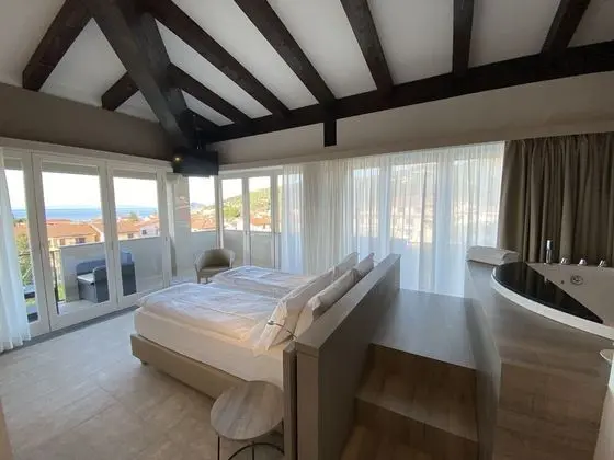 Romantic Tek Büyük veya İki Ayrı Yataklı Oda