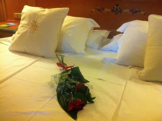 Büyük Yataklı Tek Kişilik Oda