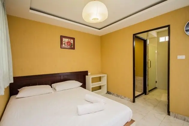 Family Room 8 Bed  Rooms