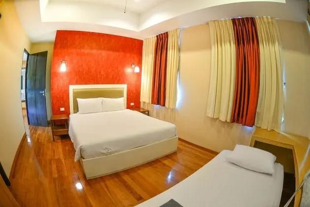 Family Room 8 Bed  Rooms