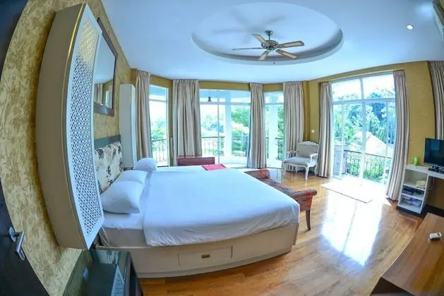 Family Room 8 Bed  Rooms