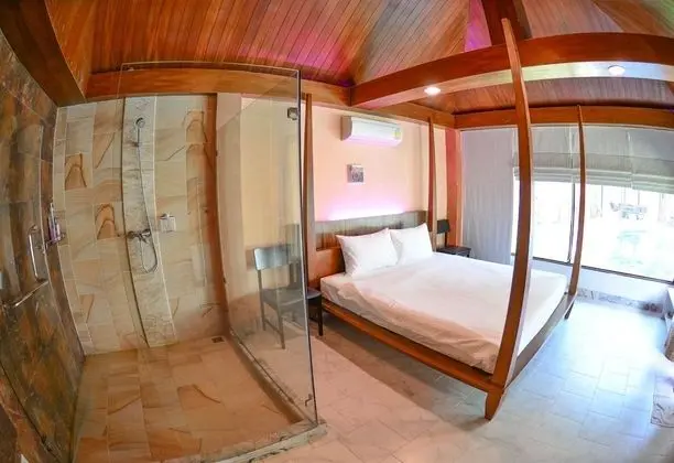 Family Room 8 Bed  Rooms