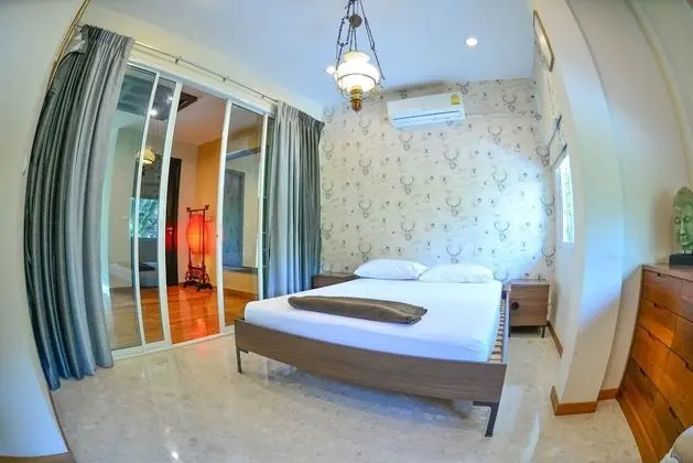 Family Room 8 Bed  Rooms