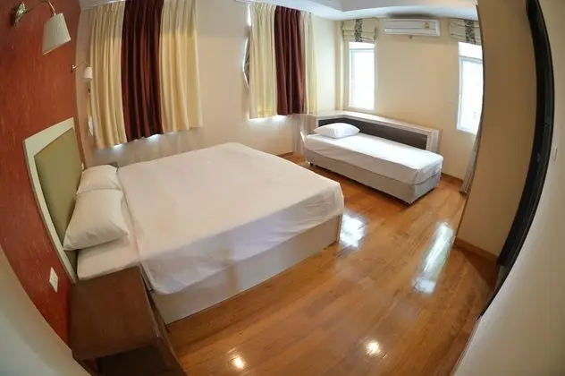Family Room 8 Bed  Rooms