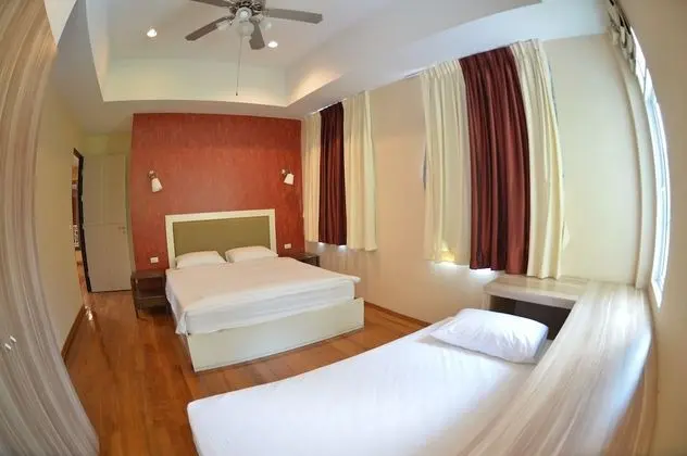 Family Room 8 Bed  Rooms