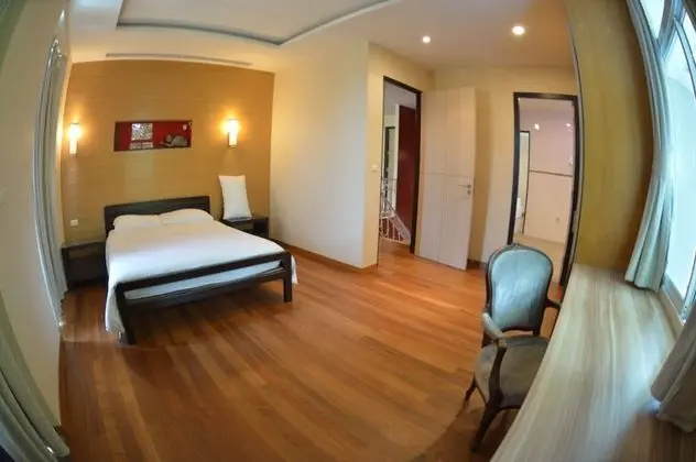 Family Room 8 Bed  Rooms