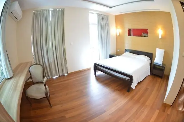 Family Room 8 Bed  Rooms
