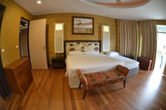 Family Room 8 Bed  Rooms
