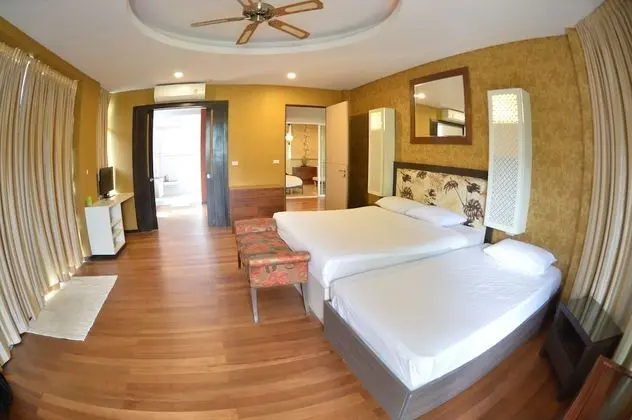 Family Room 8 Bed  Rooms