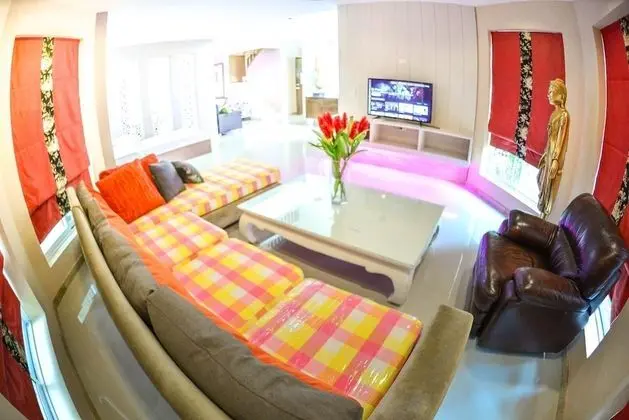 Family Room 8 Bed  Rooms